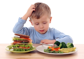 nino-comiendo